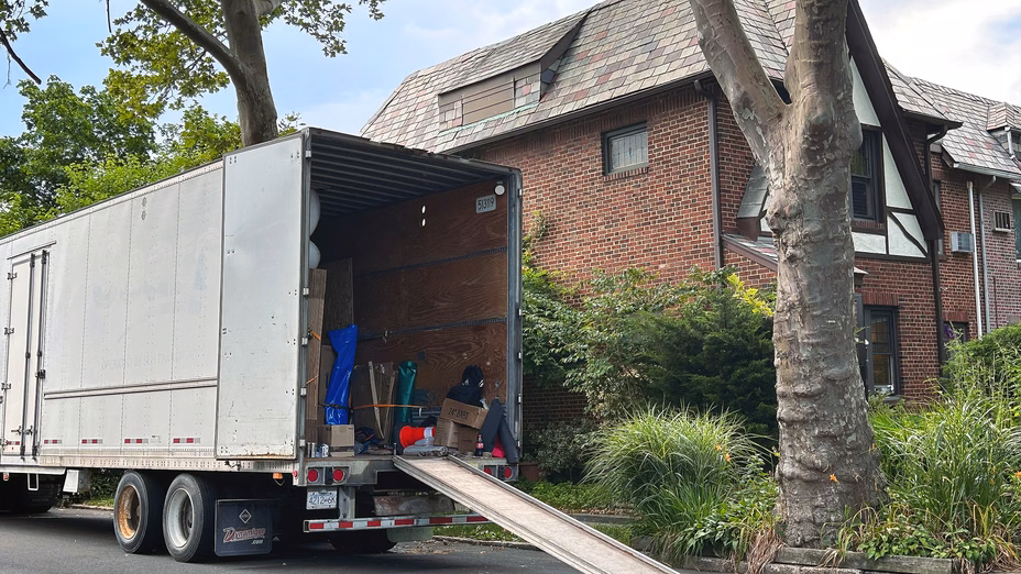 8 Smart Things to Do Before You Start Unpacking After a Move